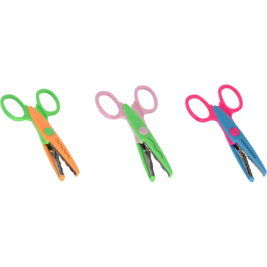 Set de 3 ciseaux décoratifs de formes différentes 