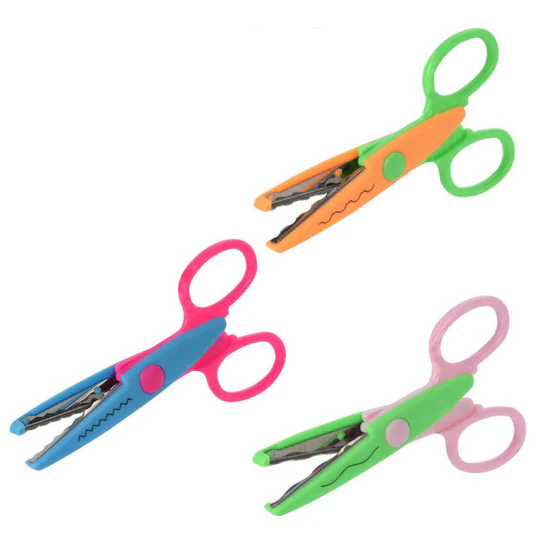 Set de 3 ciseaux décoratifs de formes différentes 